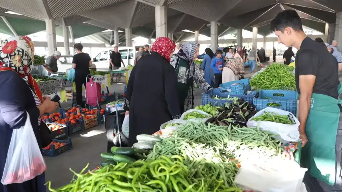 Meram'da yerli ürün pazarı, üretici ile tüketiciyi doğrudan buluşturuyor