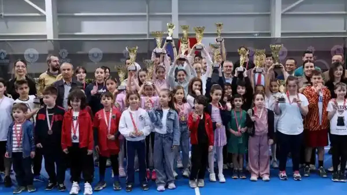 Konya Karatay'da 23 Nisan Turnuvası kupalarla taçlandı