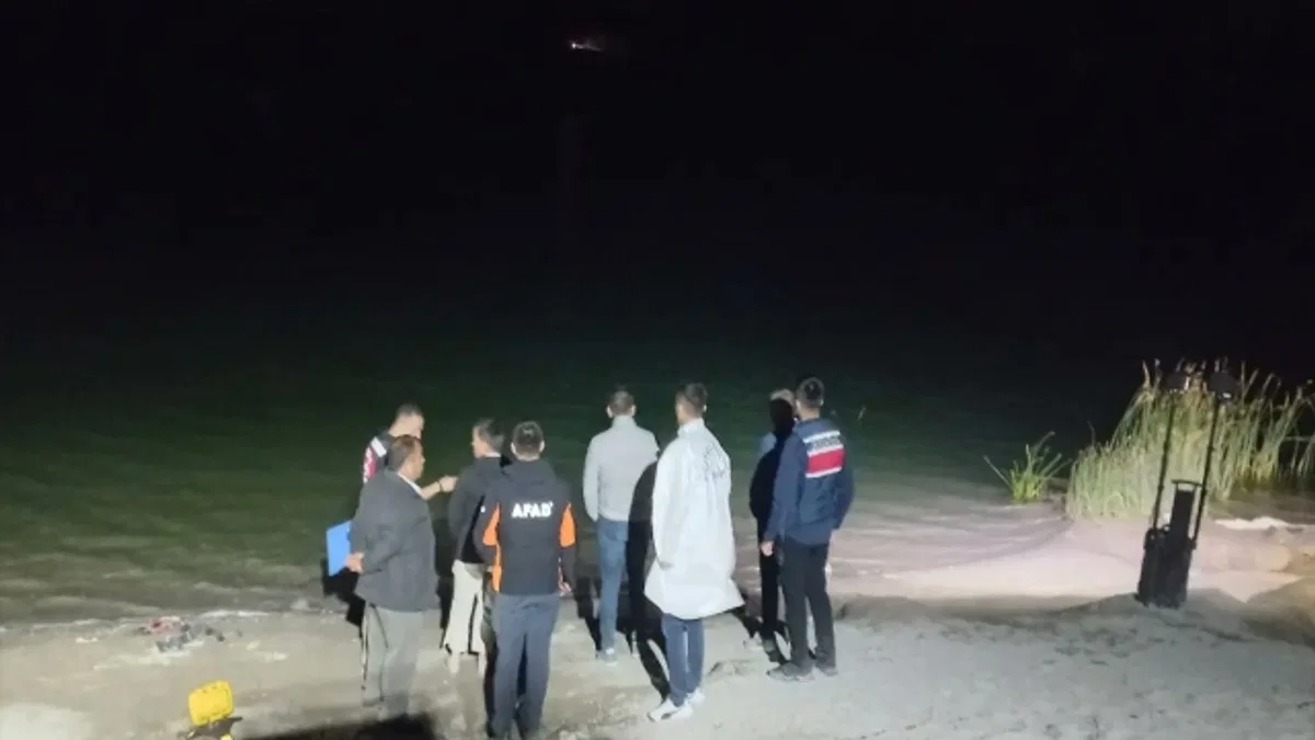 Niğde'de gölde boğulma tehlikesi geçiren çocuğunu kurtaran baba hayatını kaybetti