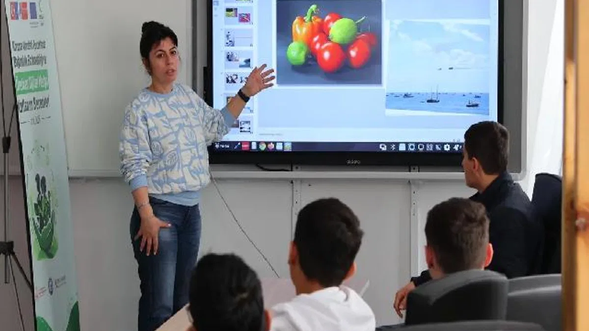 YEŞİLAY İzmir'den çocuklara dijital farkındalık eğitimi