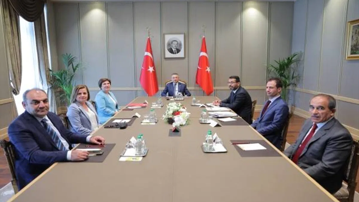 Cumhurbaşkanı Yardımcısı Oktay, Türkiye Noterler Birliği Başkanı Çağlayan'ı kabul etti