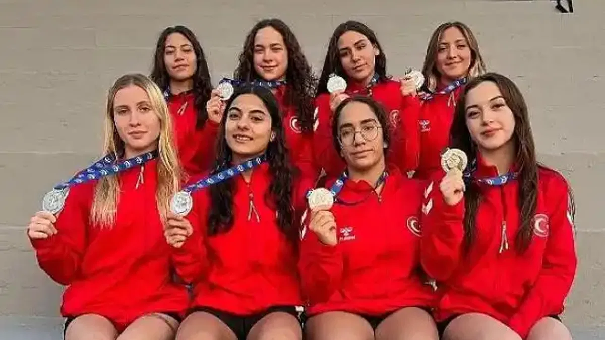 Egeli 15 milli sporcu, Sualtı Ragbisi Avrupa Şampiyonası'nda ay- yıldızlı formayla mücadele etti