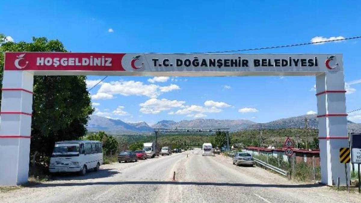 Doğanşehir'in giriş takı yenilendi
