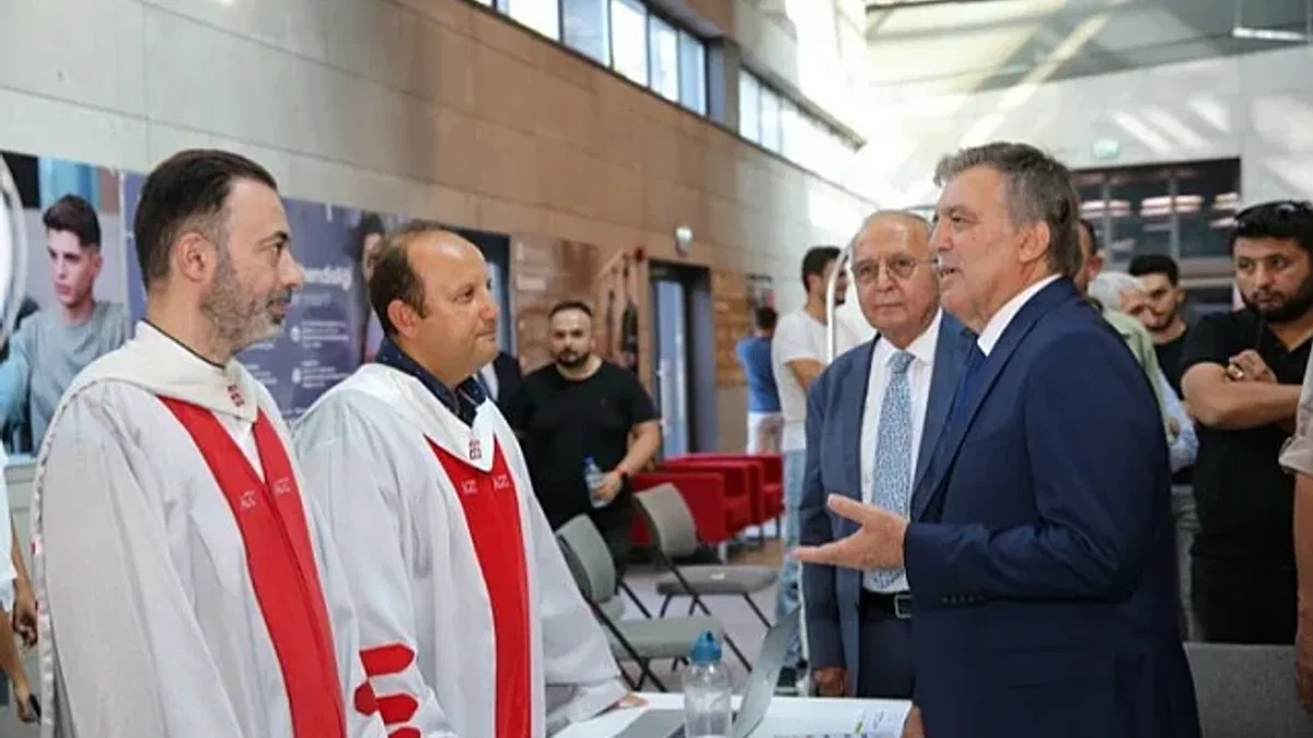 Abdullah Gül Üniversitesi'nde mezuniyet sevinci