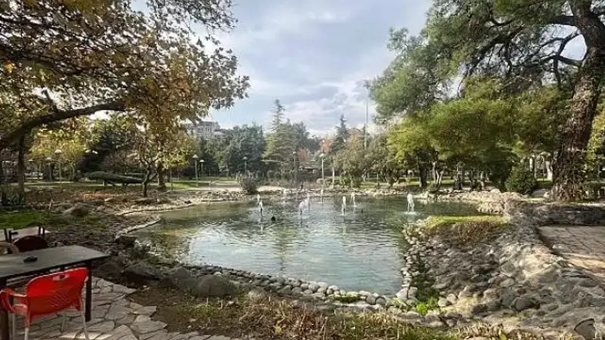 Manisa Büyükşehir, Fatih Parkı Süs Havuzu Bakım ve Onarım Çalışmalarını Tamamladı