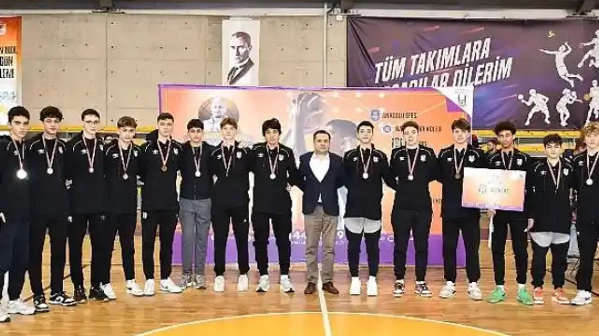 Lüleburgaz Belediyesi Gökhan Teksöz 6. Basketbol Turnuvası'nda şampiyon Tofaş