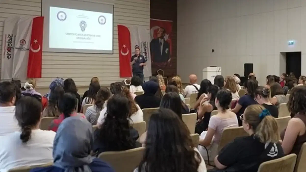 Denizli'de bağımlılık ve siber suçlarla mücadele ele alındı
