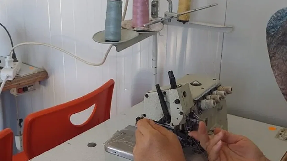 İzmit'ten depremzedeli kadınlara dikiş atölyesi
