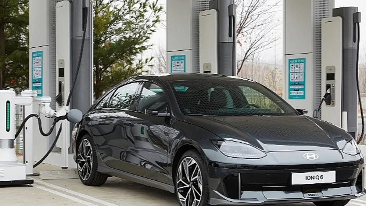 Hyundai Elektrikli Araçlar İçin Otomatik Şarj Robotu Geliştirdi.