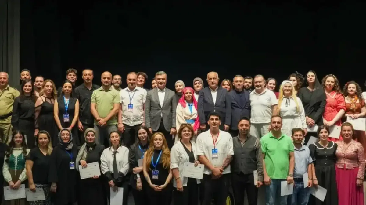 Trabzon Şehir Tiyatrosu yeni yeteneklerini mezun etti
