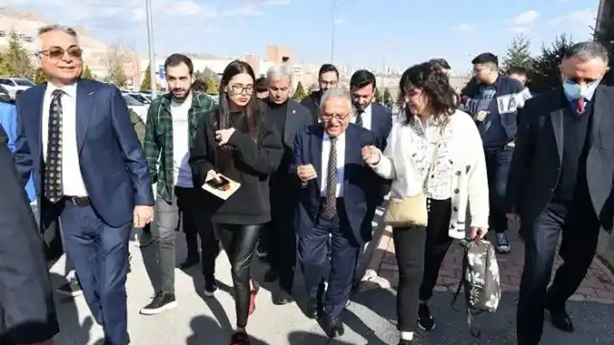 Genç dostu başkan, öğrencilerle buluşuyor