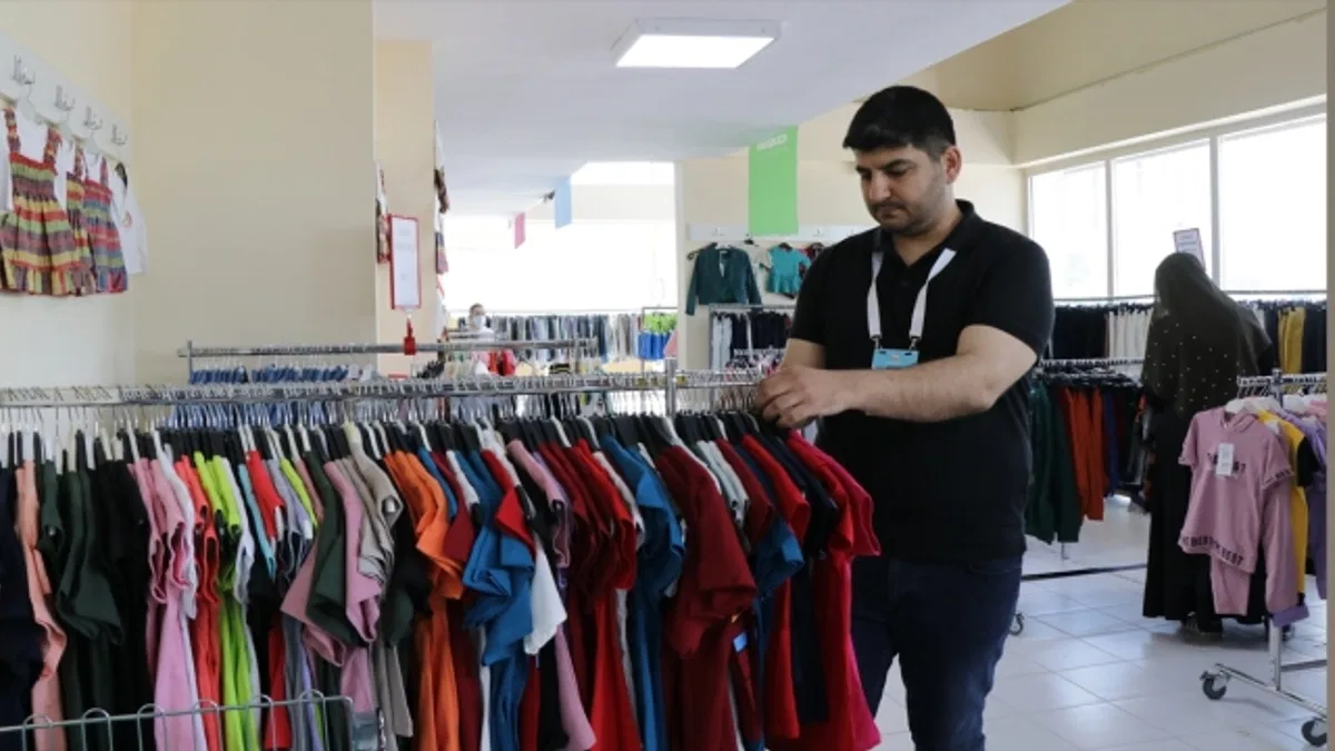 Kayseri'de ihtiyaç sahiplerinin bayramlıkları "hayır çarşıları"ndan
