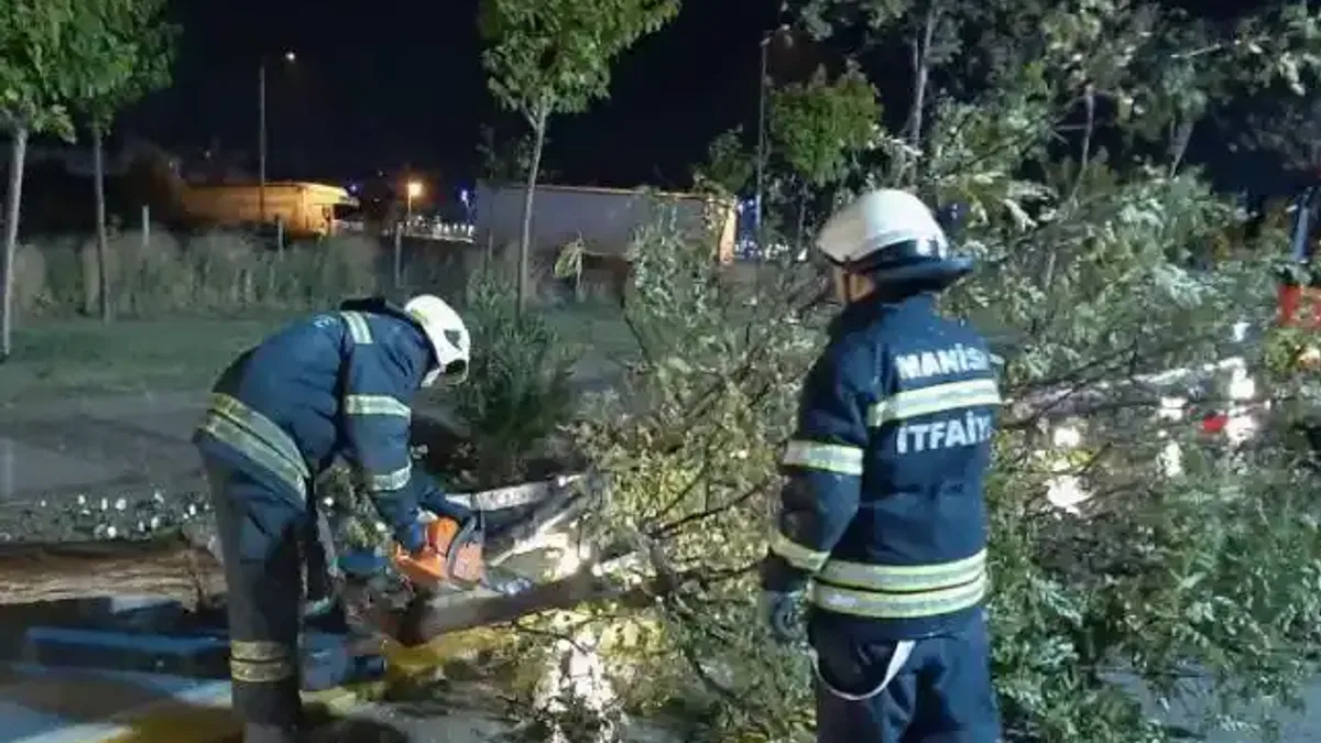 MASKİ ekipleri fırtına ve yağış mesaisinde
