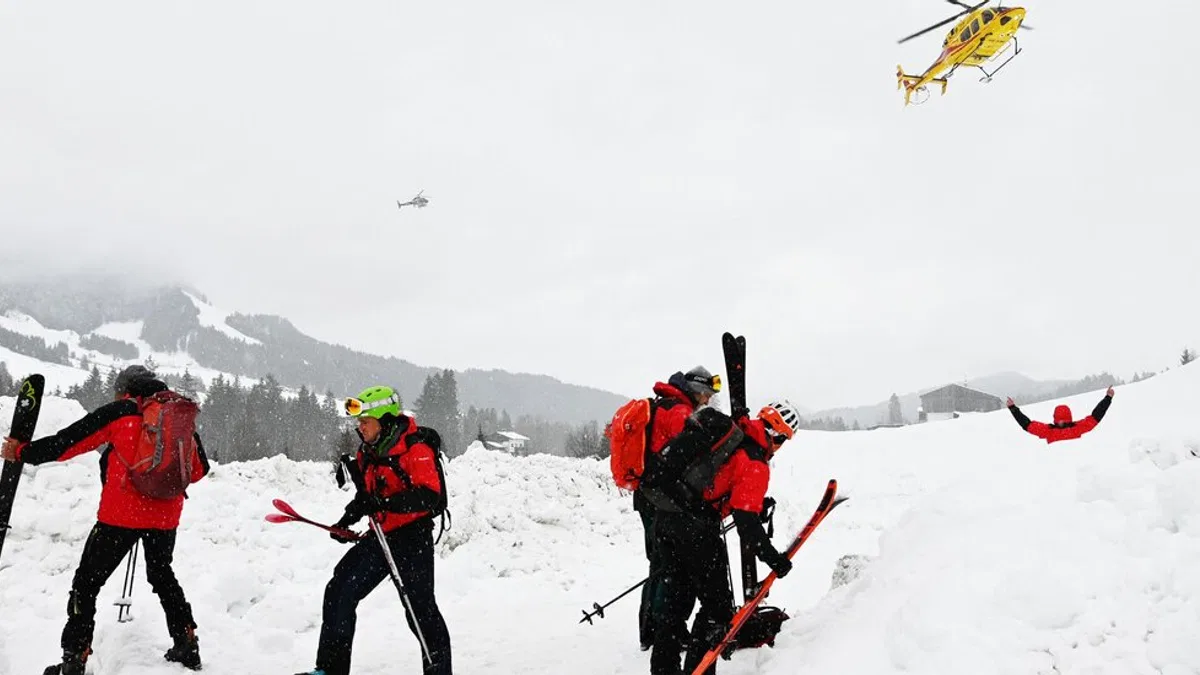 Avalanches in Alps Kill at Least 11, as Weather Hampers Rescues