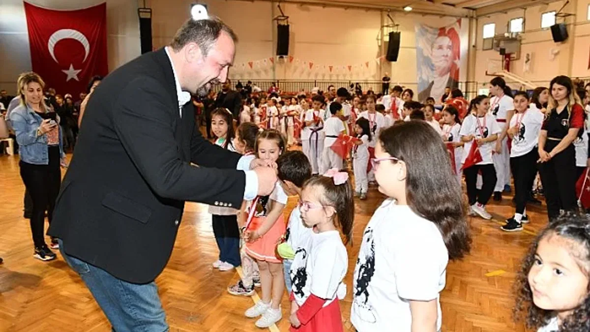 İzmir Çiğli'de çocuklara çifte bayram