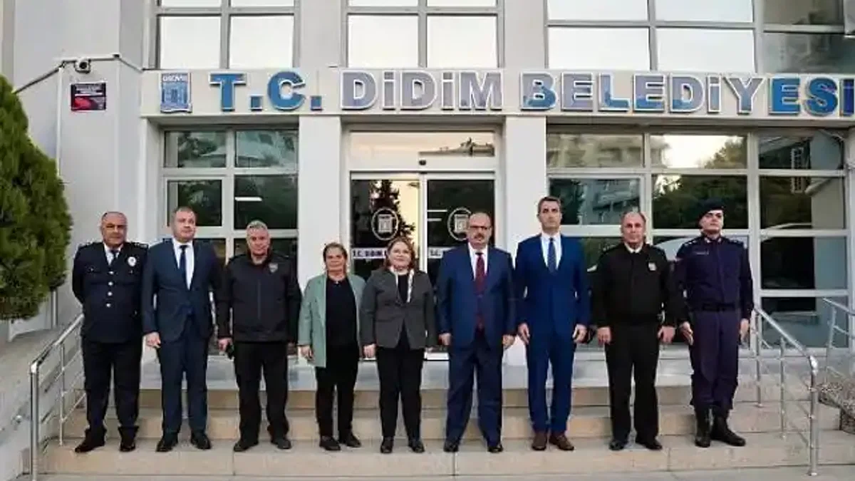 Muhtarlar İstişare Toplantısı için Didim'e gelen Aydın Valisi Yakup Canbolat, Didim Belediye Başkanı Hatice Gençay'ı ziyaret etti.