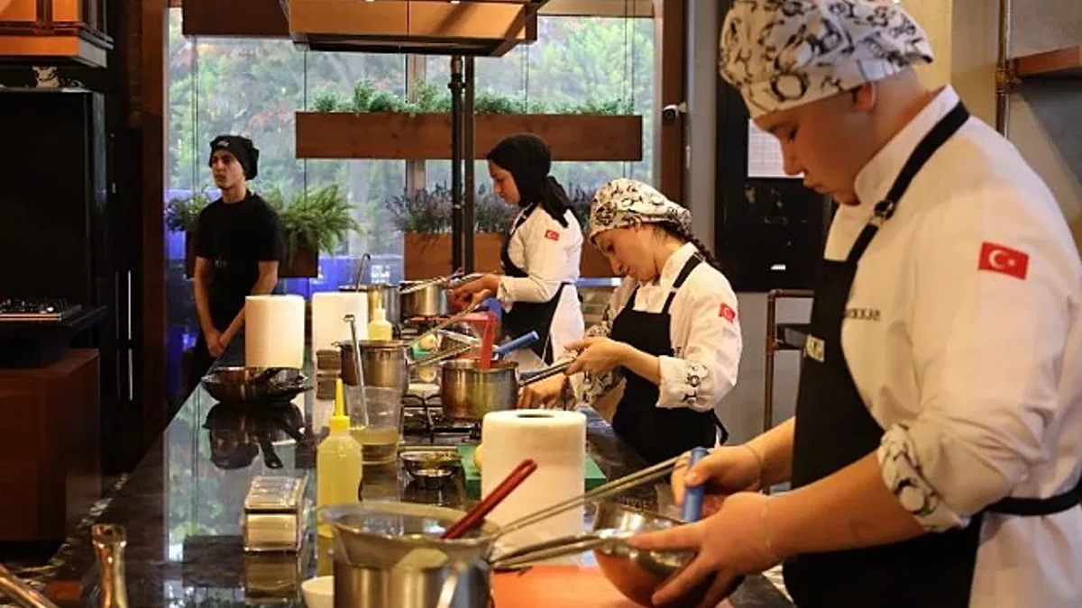 Geleceğin şeflerine Kocaeli'de ünlü şeflerden eğitim