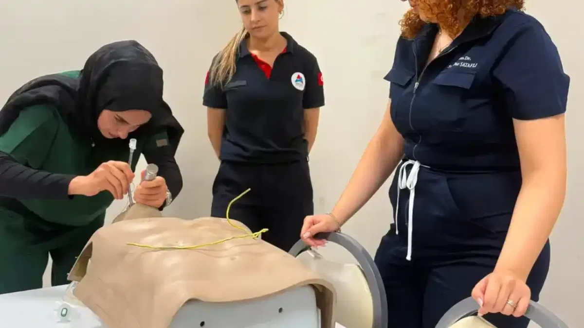 Batman'da sağlık personeline CPR eğitimi