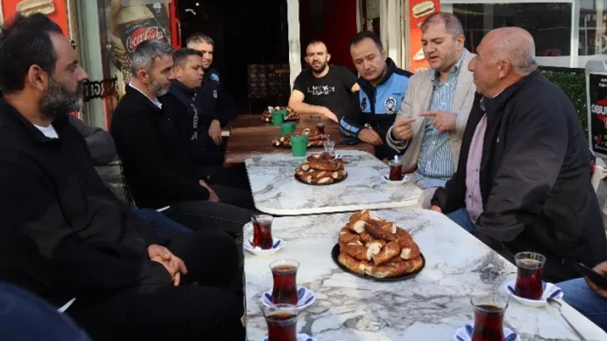 Düzce'de simitler zabıtadan çaylar esnaftan