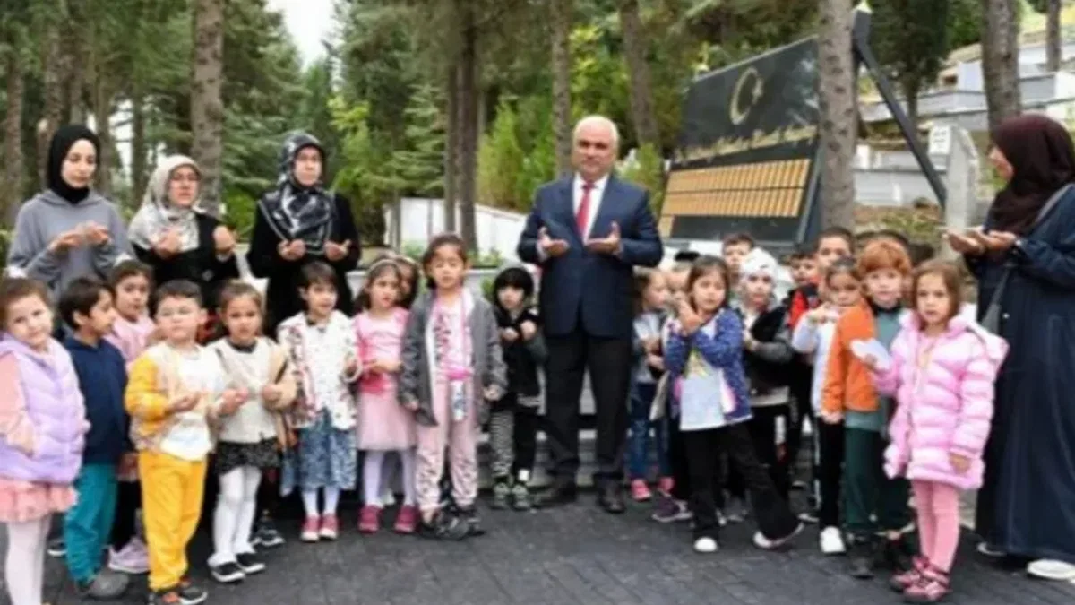 Minik Kur'an Kursu öğrencilerinden Bilecik Şehitliği'ne ziyaret