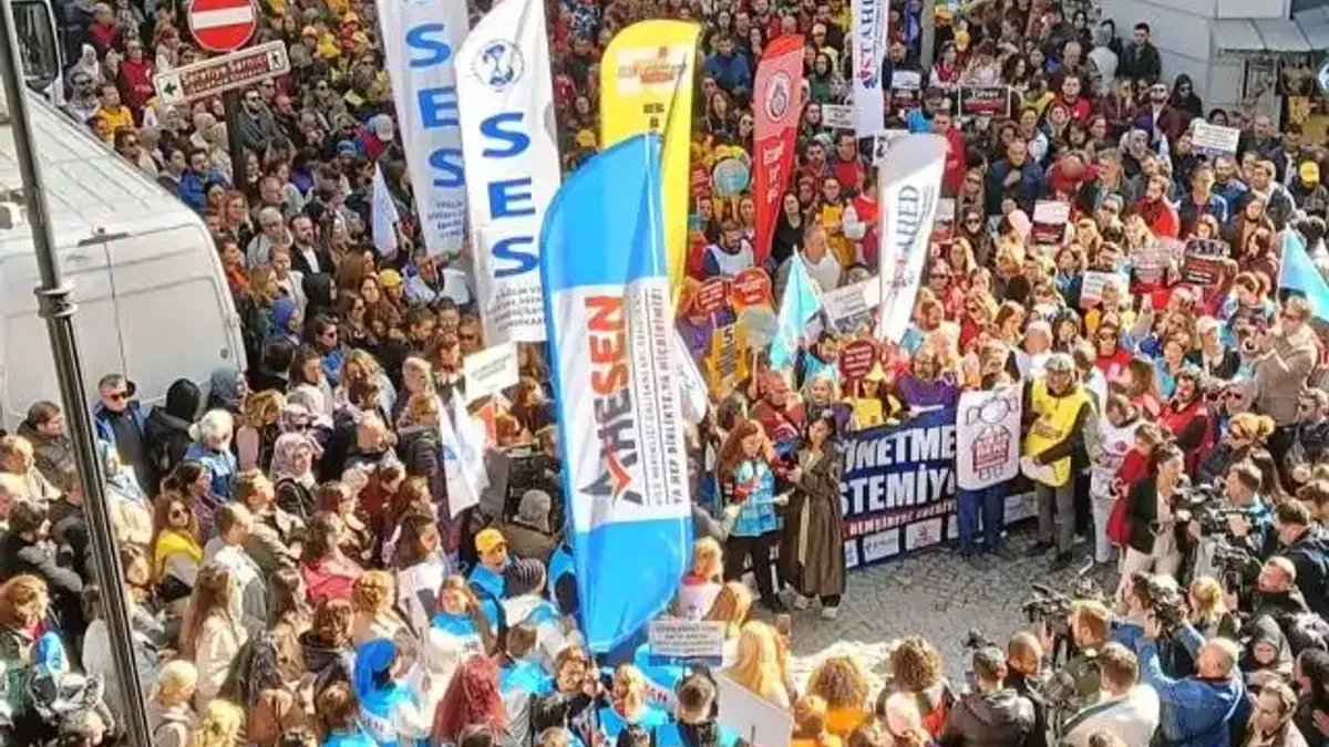 Sağlıkçılar hak arayışında! İş bıraktılar... Ya yönetmeliği çekin, ya da..!