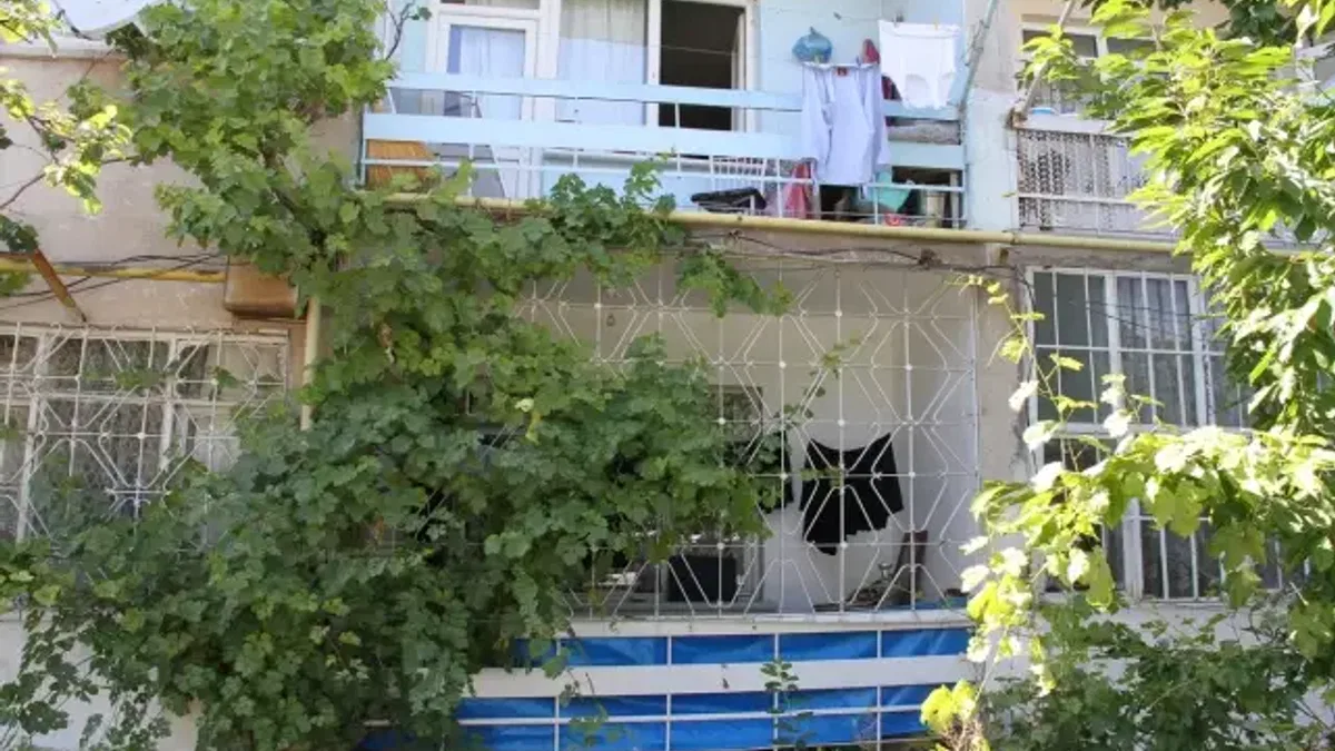 Kayseri'de balkondan eve giren kişi, husumetlisini silahla yaraladı