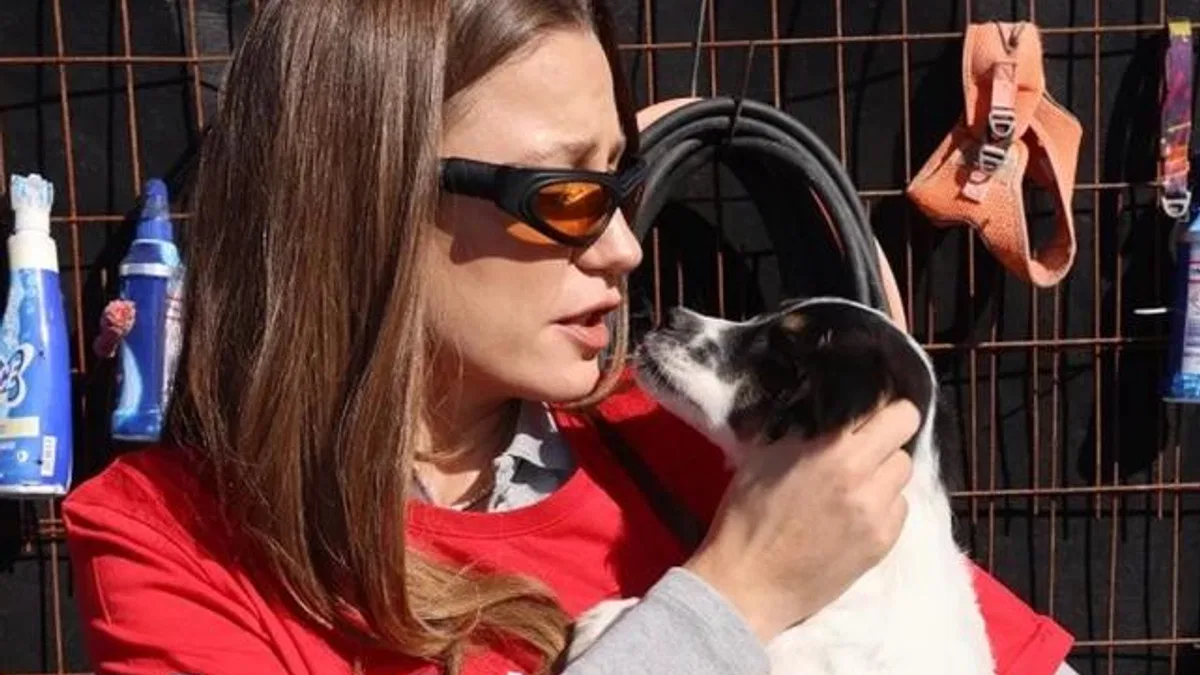 Serenay Sarıkaya'dan 'can dostlar' için özel mesai