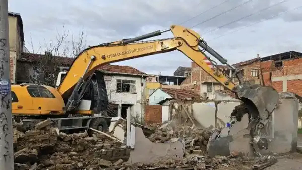 Bursa'da Osmangazi yıkıyor, mahallelerin çehresi değişiyor