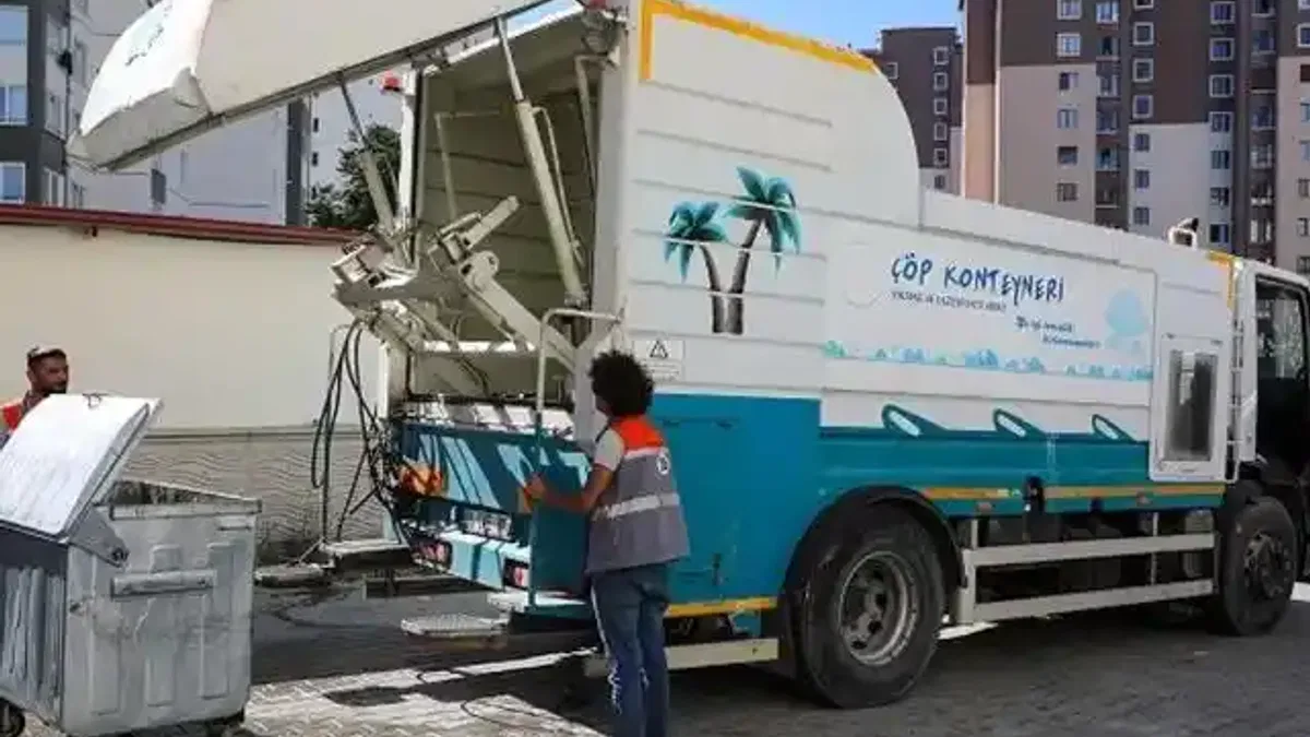 Kayseri Talas'ta konteynerlara parfümlü bakım