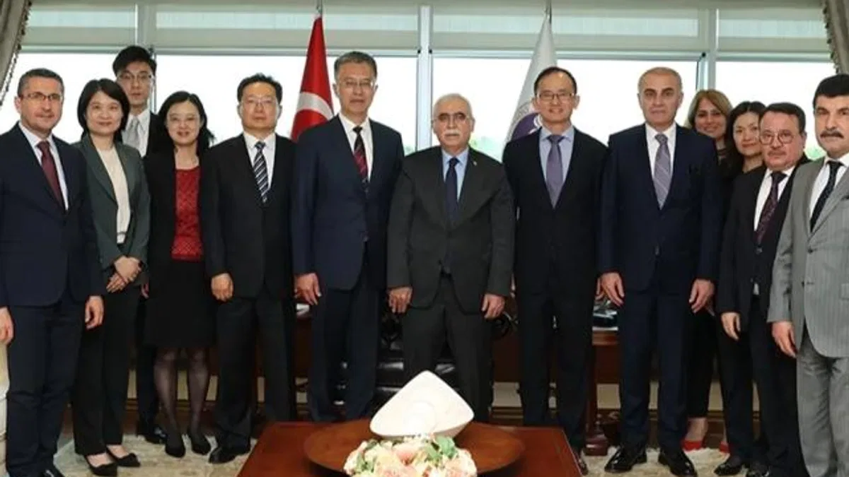 Çin Yüksek Halk Mahkemesi heyeti AYM'de