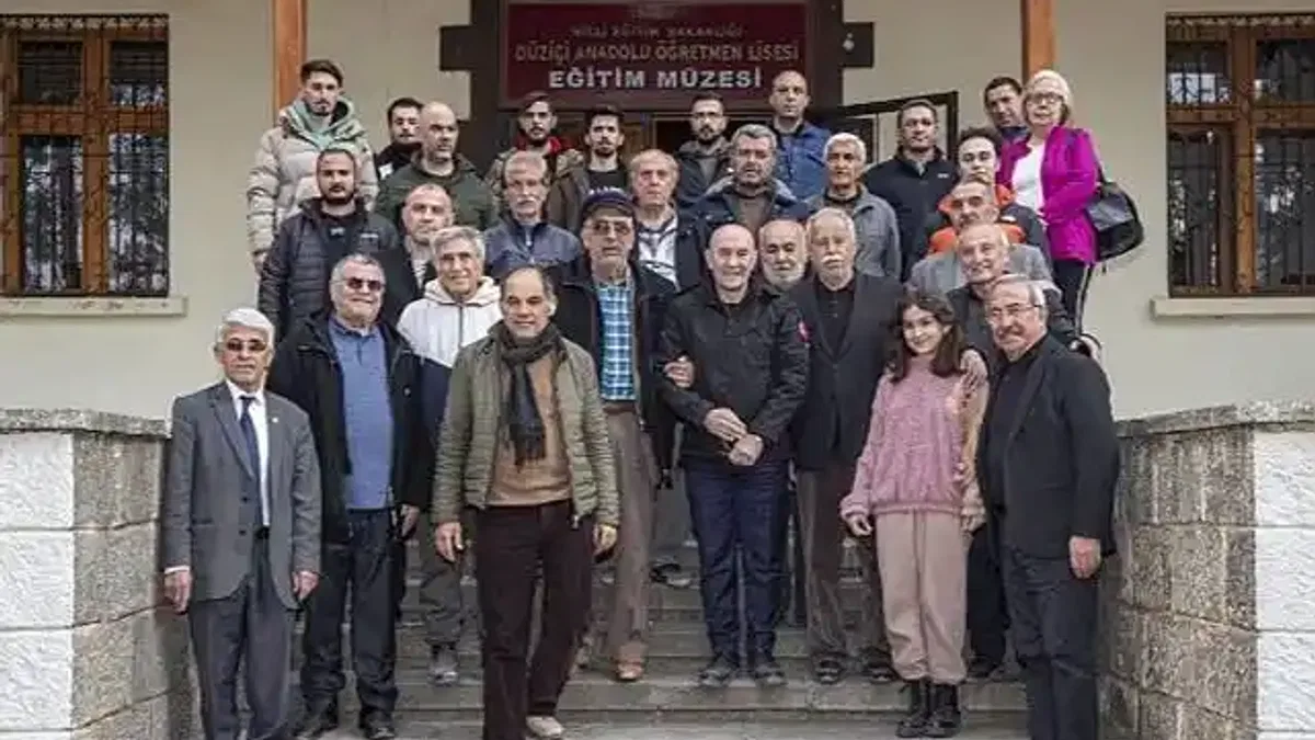 Başkan Soyer Osmaniye'de yıkılmayan köy enstitüsünü örnek gösterdi