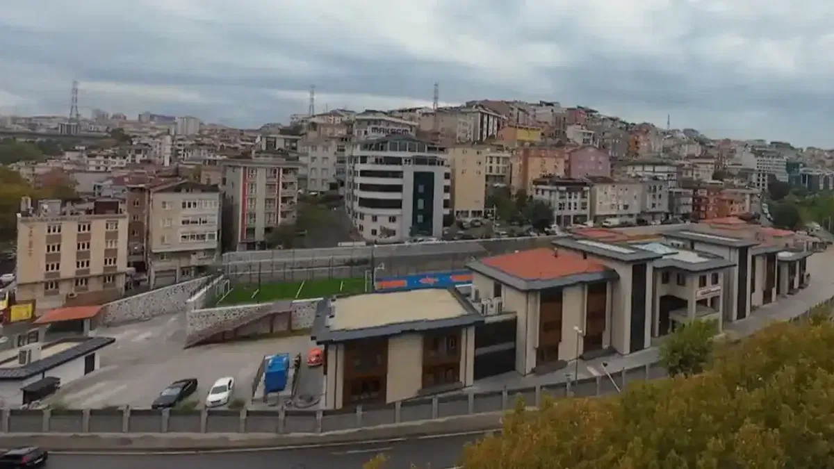 Beyoğlu’nda yeni okul öğrencileriyle buluştu