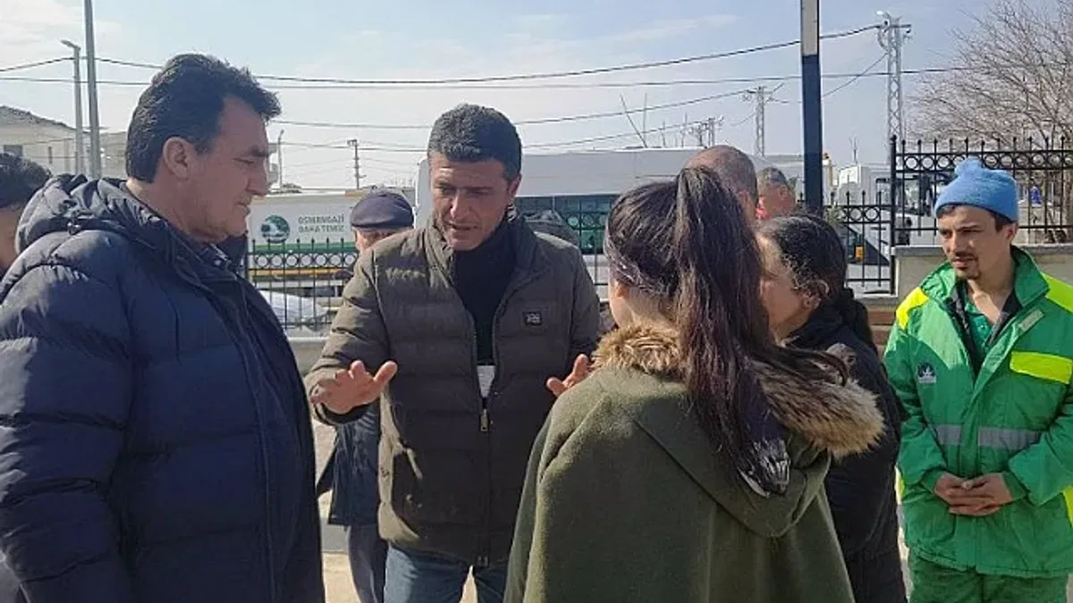 Osmangazi Belediye Başkanı Mustafa Dündar, deprem bölgesinde