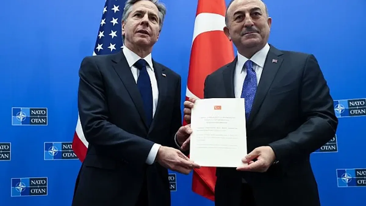 Finlandiya'nın NATO onayı ABD'ye teslim edildi