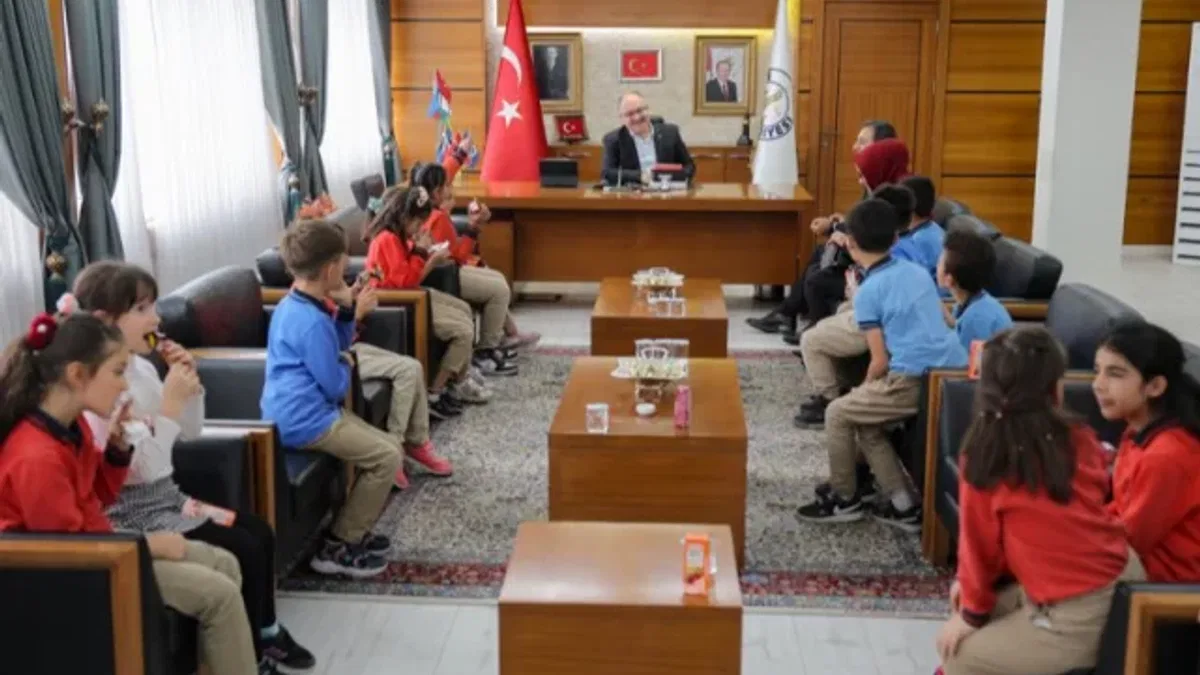 Sivaslı öğrencilerden Başkan Bilgin'e anlamlı mektup