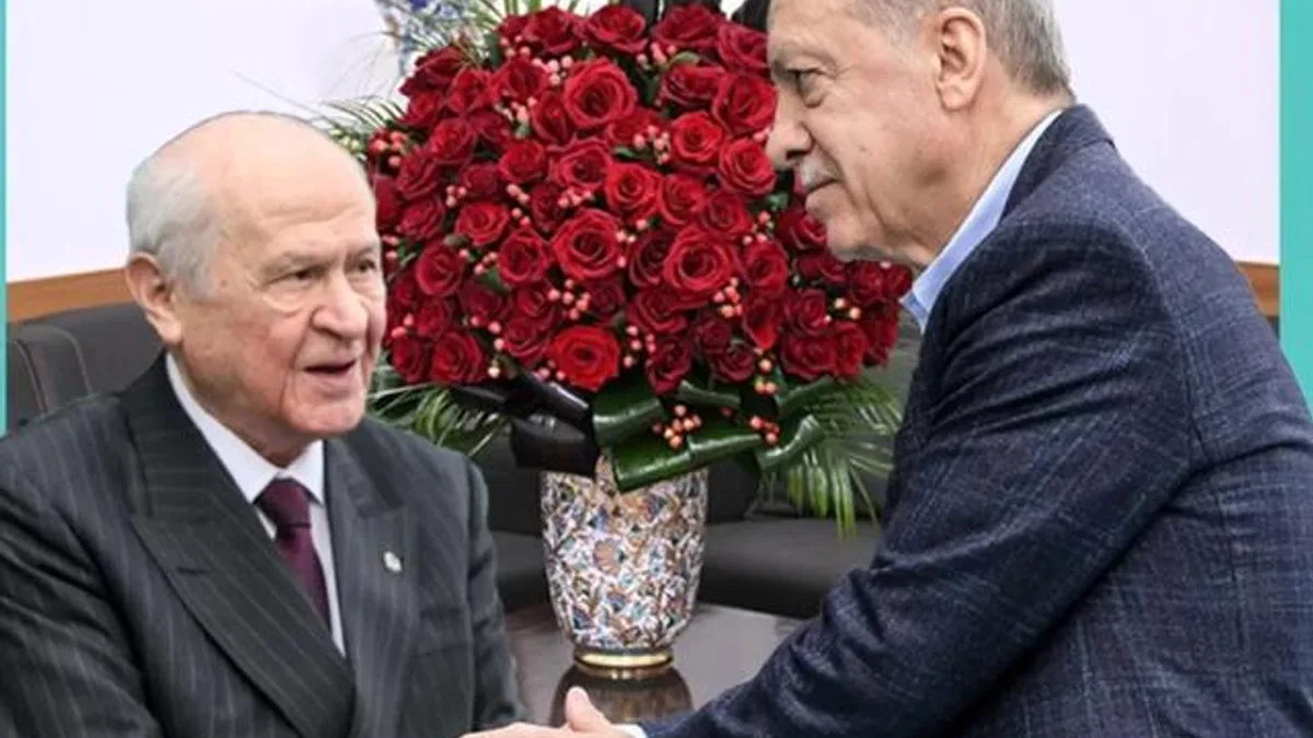 Bahçeli'den Cumhurbaşkanı Erdoğan'a 72 güllü yaş hediyesi