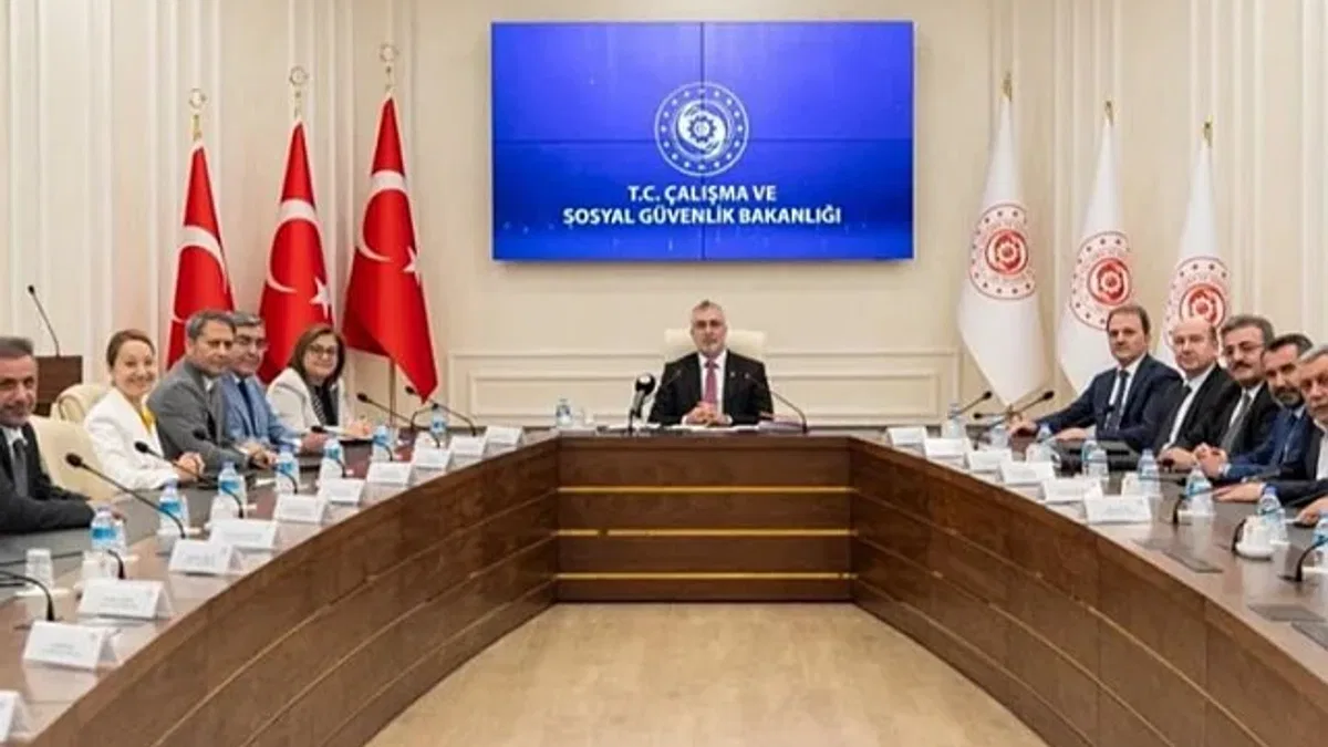 Bakan Işıkhan deprem illerinin taleplerini dinledi