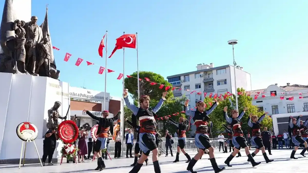 Manisa’nın kurtuluşunun 104’üncü yılı törenle kutlandı