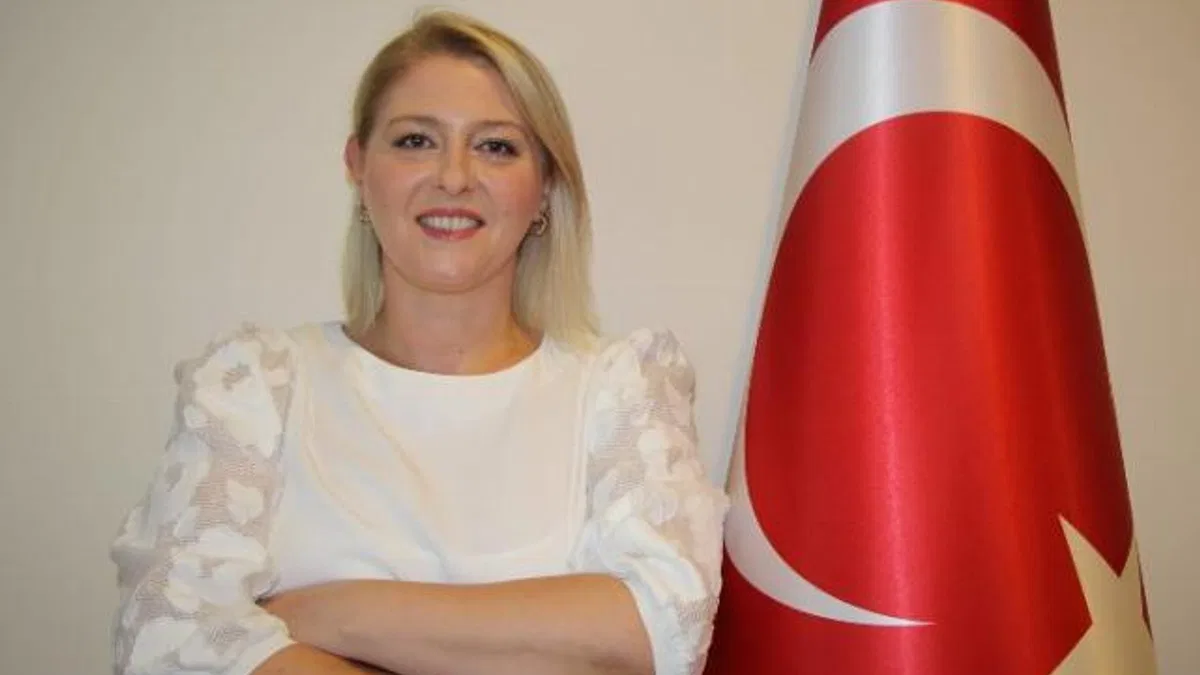 Uzunköprü'de afiş tartışması: Özlem Becan'dan yanıt geldi