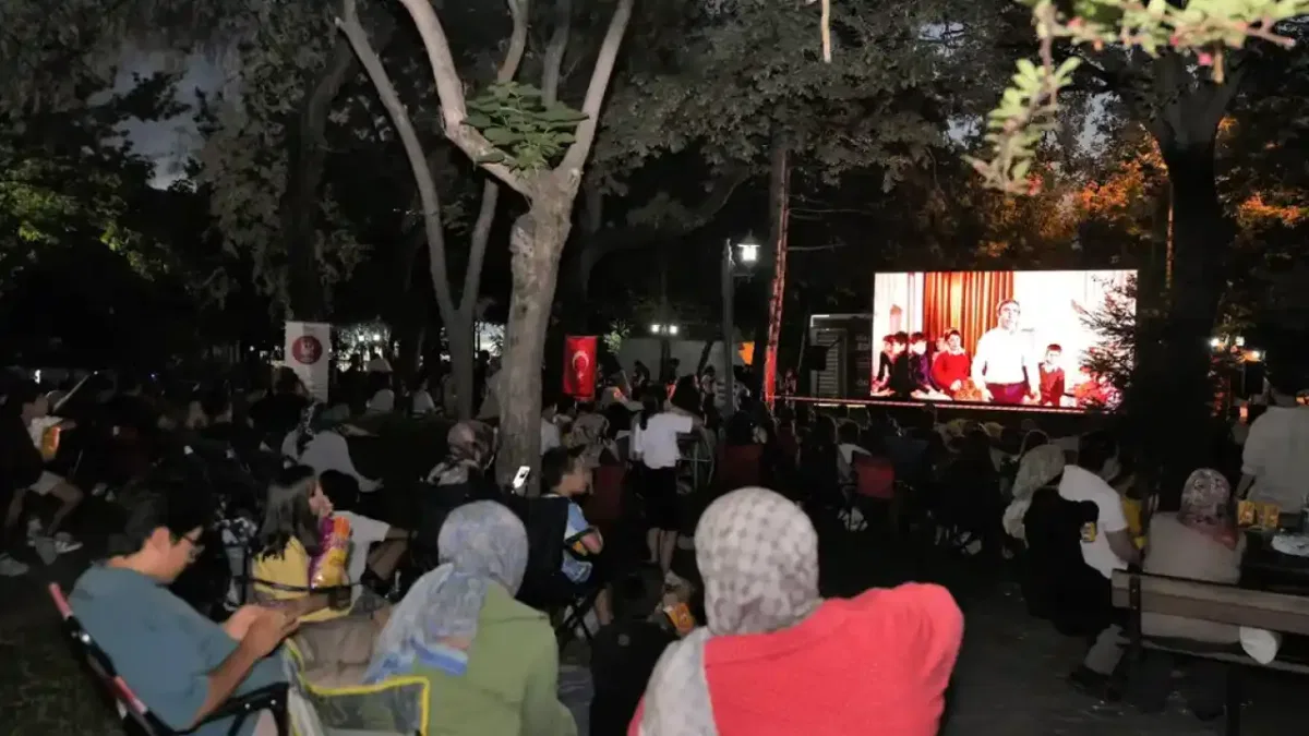Ankara Keçiören’de açık hava sinema keyfi