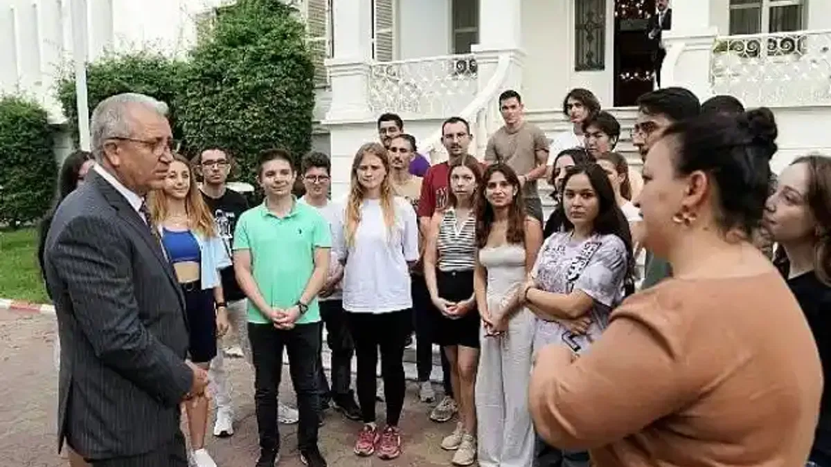 EÜ'nün teknoloji takımlarını Rektör Prof. Dr. Budak uğurladı