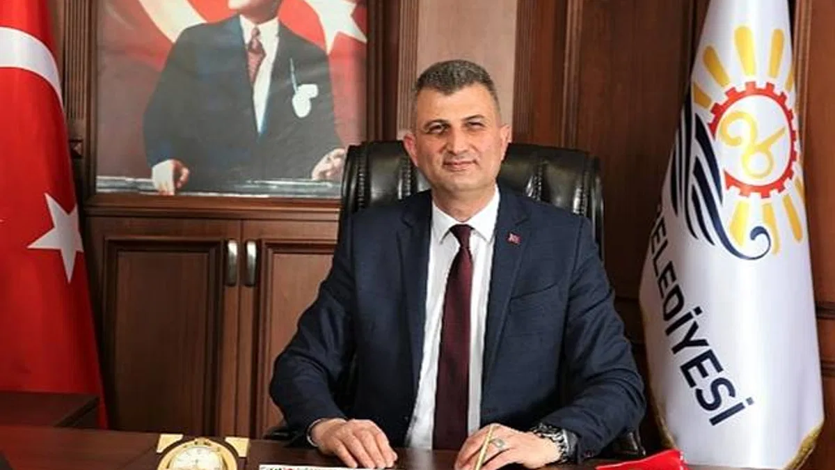 Gölcük Belediye Başkanı Ali Yıldırım Sezer, yayınladığı mesaj ile tüm hemşehrilerinin ve İslam aleminin Ramazan Bayramını tebrik etti