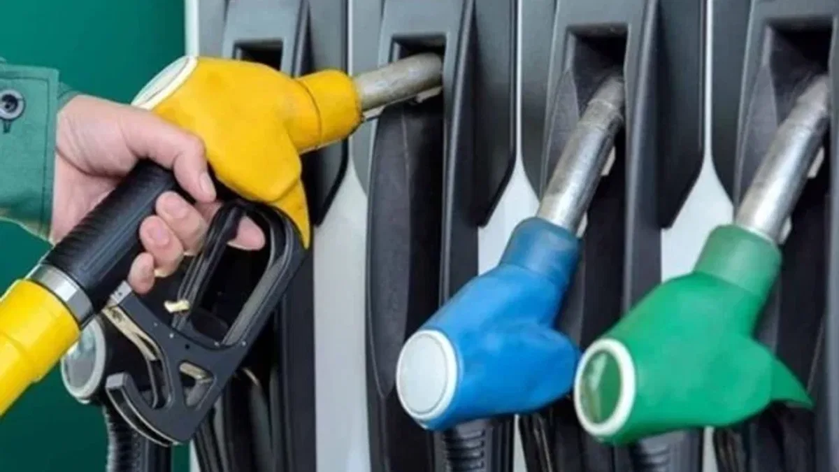 Önce motorine ardından benzine zam yolda...
