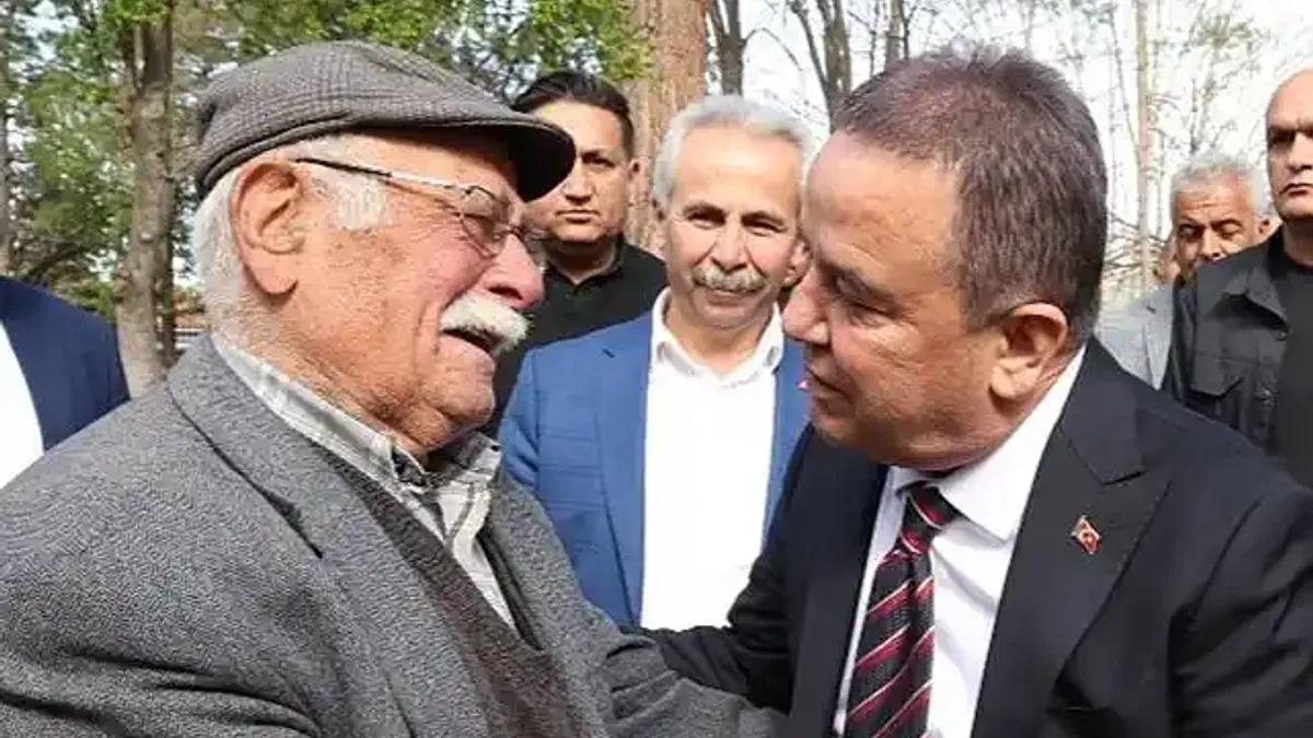 Başkan Böcek Kadir Gecesi'ni Elmalı'da geçirdi