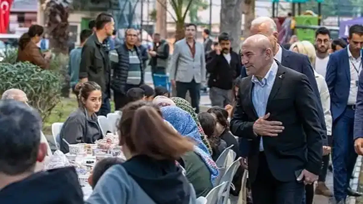 İzmir'de dayanışma sofraları devam ediyor