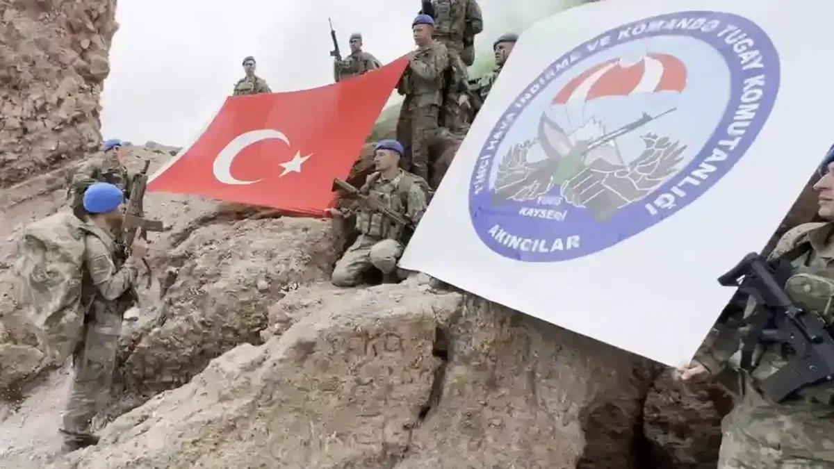Kahraman komandolar Erciyes’te... Somalili askeri personelle keşif tırmanışı