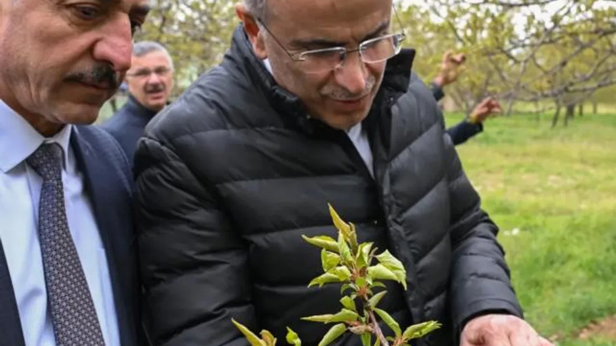 Malatya'da zirai dondan etkilenen çiftçilere ziyaret