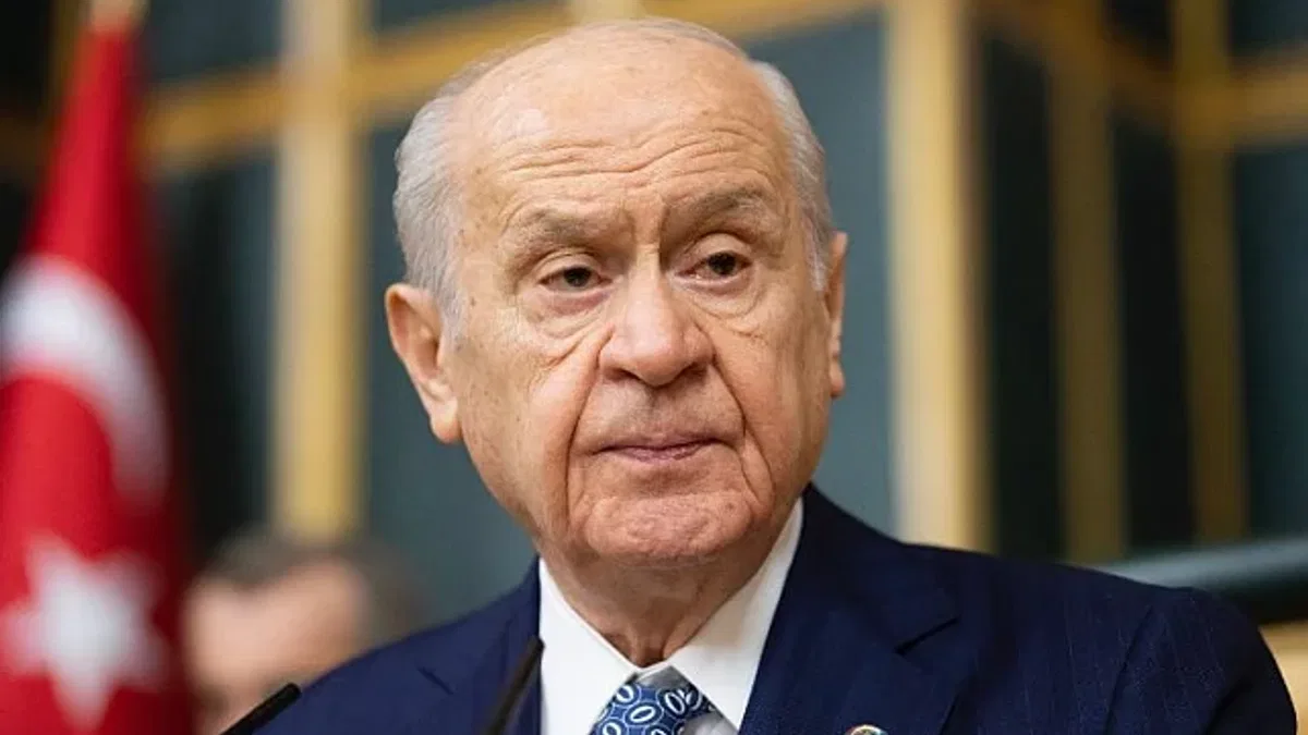 Bahçeli: Kafa, Kenan Evren kafası!