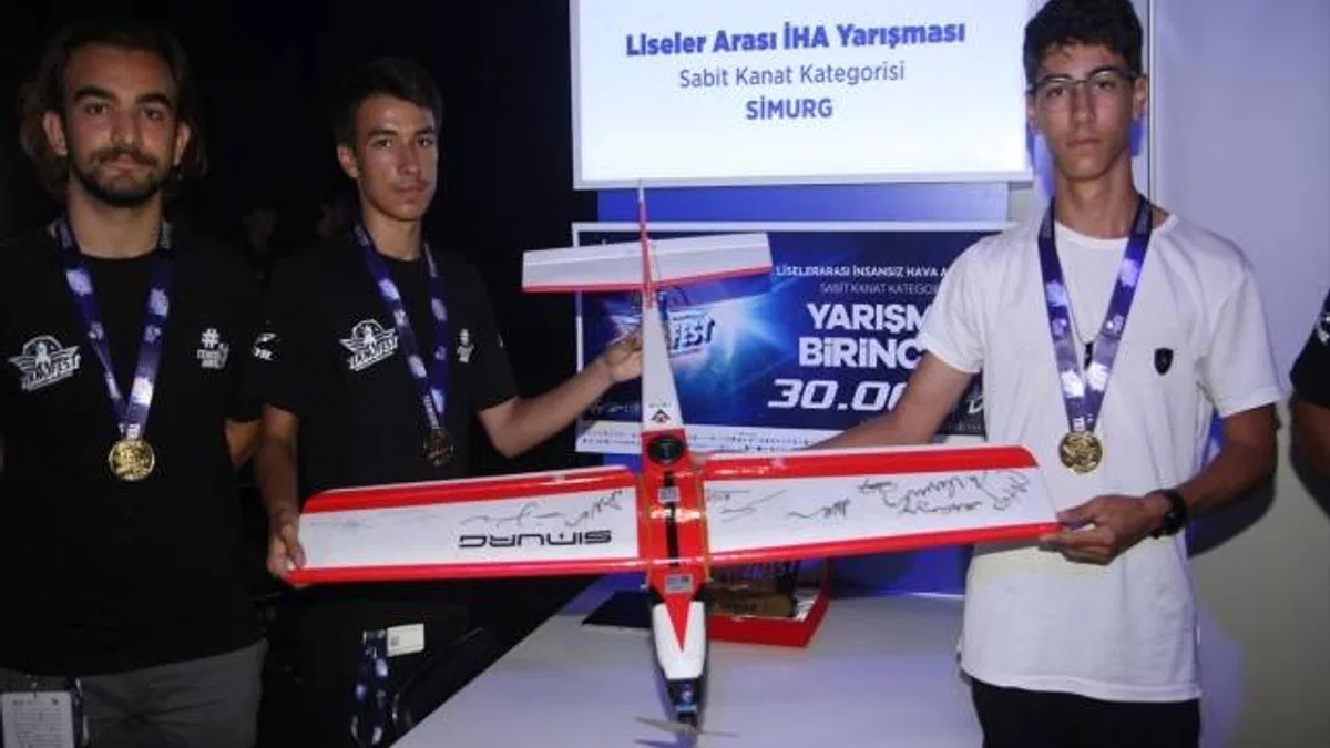 "Liseler Arası İHA Yarışması Sabit Kanat Kategorisi"nin birincisi "Simurg" takımı oldu