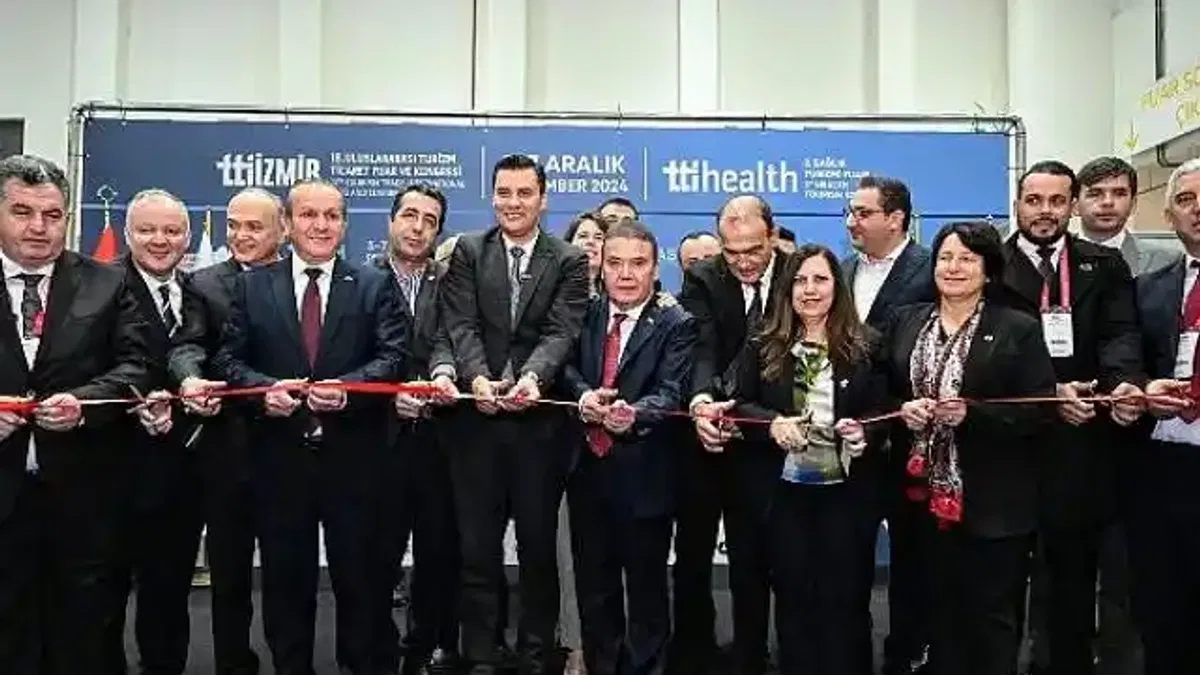 Başkan Böcek TTI İzmir Uluslararası Turizm Ticaret Fuarı'na katıldı